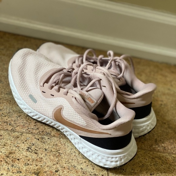 Nike Shoes - MAUVE pink Nike running shoes